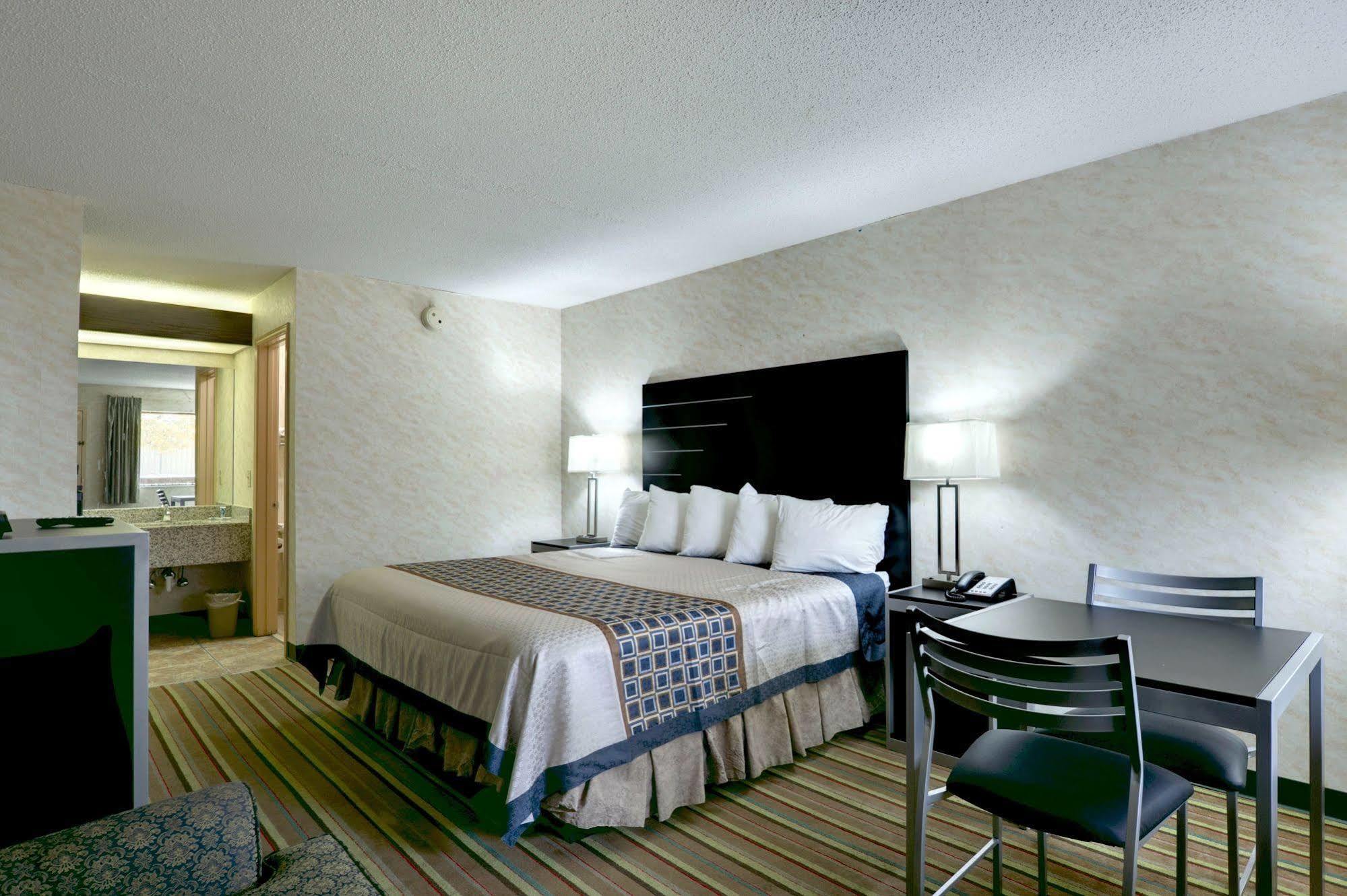 Red Roof Inn & Suites Athens, Al Exterior foto
